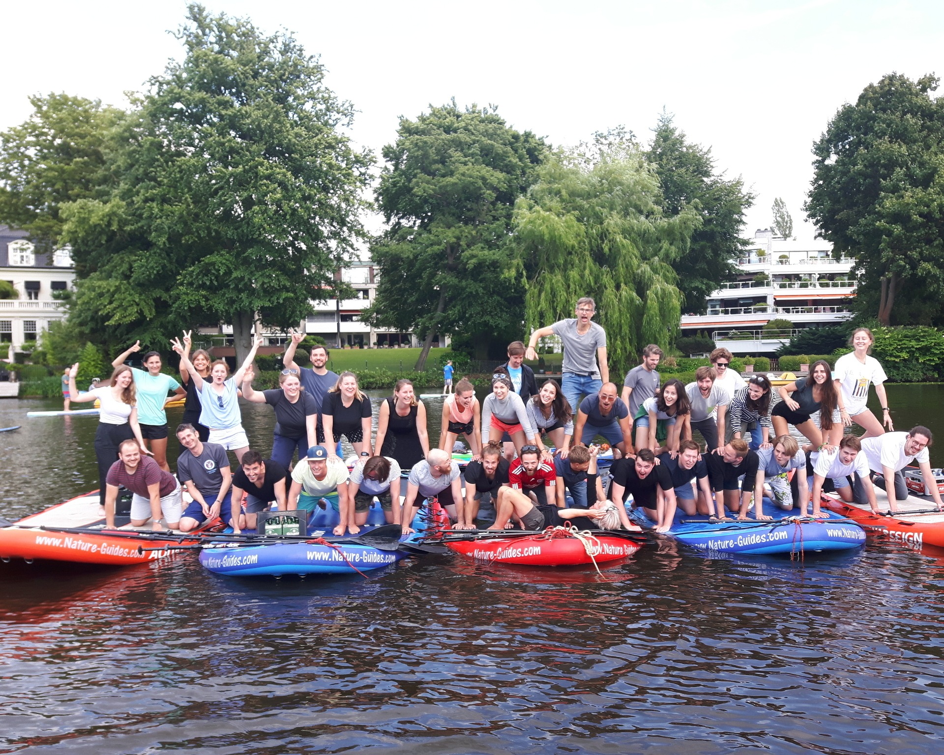 Mega SUP Paddeling in Hamburg SUP Stand-Up Paddeling in Hamburg auf der Alster